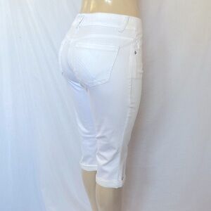 SALE!!! DEMOCRACY Jean Tummy Control Size 6 Skimmer Capri White Embroidered NWOT